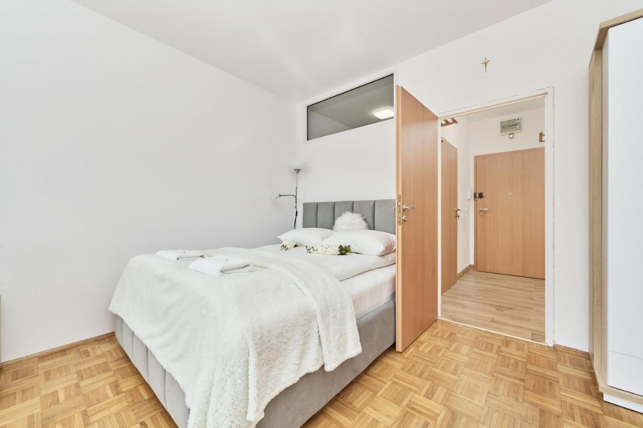 Apartments Wroclaw Legnicka By Noclegi Renters Exteriör bild